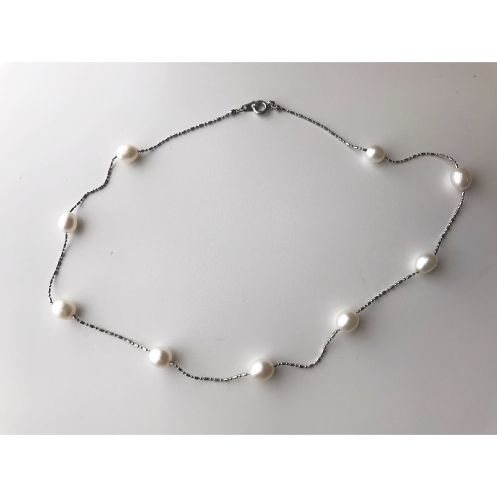 Freshwater pearl necklace in silver 14” chain